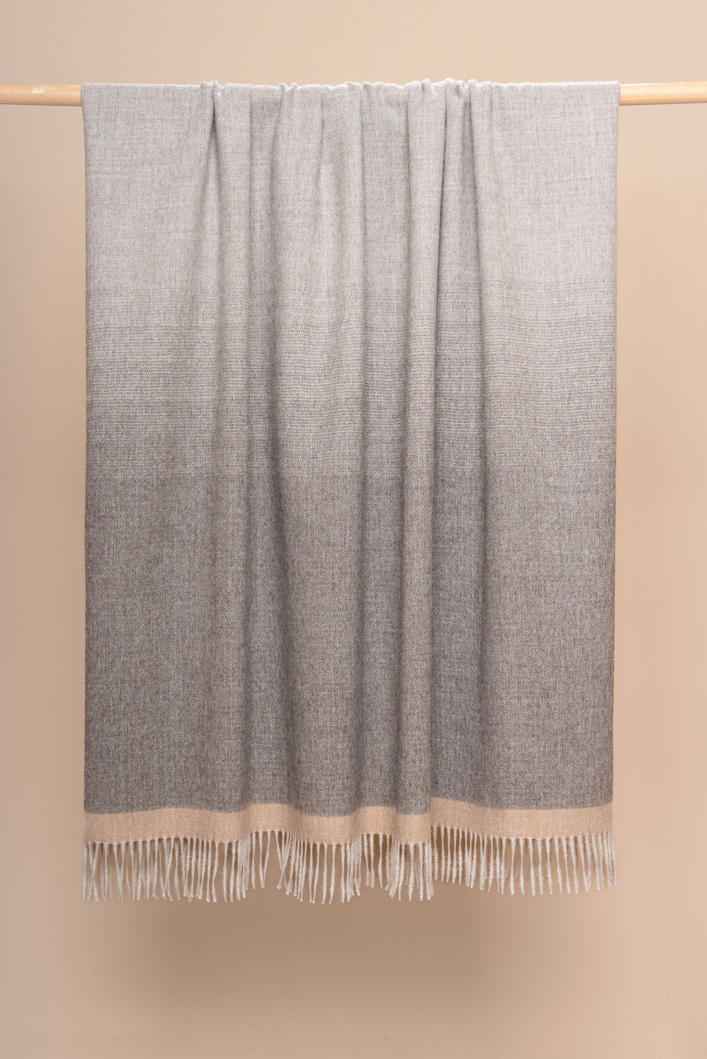 Essence Eco Ombre Throw